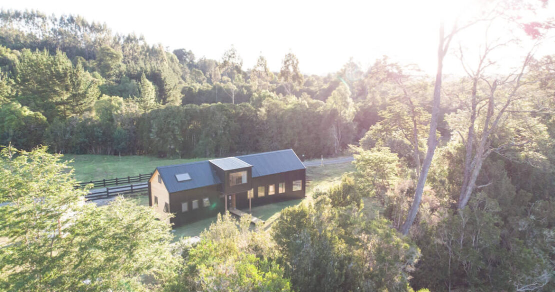 Casa sustentable en el sur de Chile diseñada para climas fríos.
