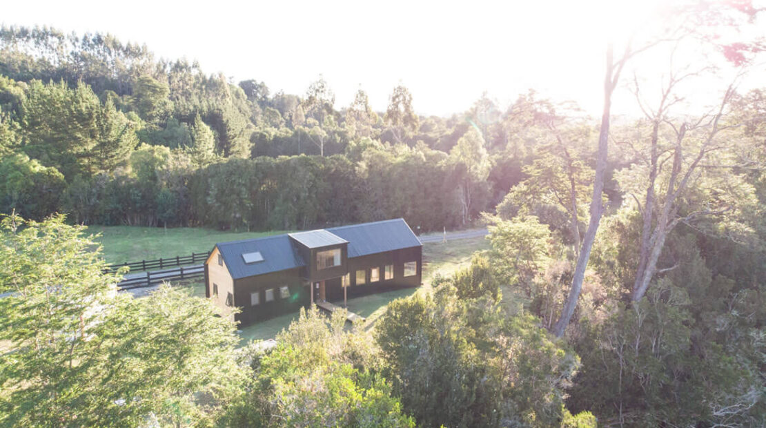 Casa sustentable en el sur de Chile diseñada para climas fríos.