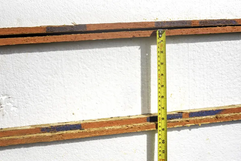 Detalle de panel SIP para aislamiento térmico y eficiencia energética en construcción en el sur de Chile